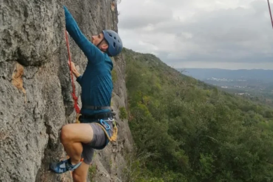 Climbing-in-Pena12