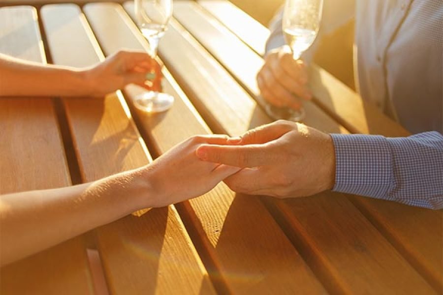 Marriage proposal at sunset in Cabo São Vicente