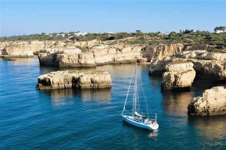 Albufeira : Private 3-Hour Benagil Yacht Tour