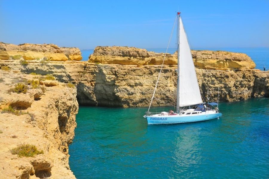 Albufeira : Private 3-Hour Benagil Yacht Tour