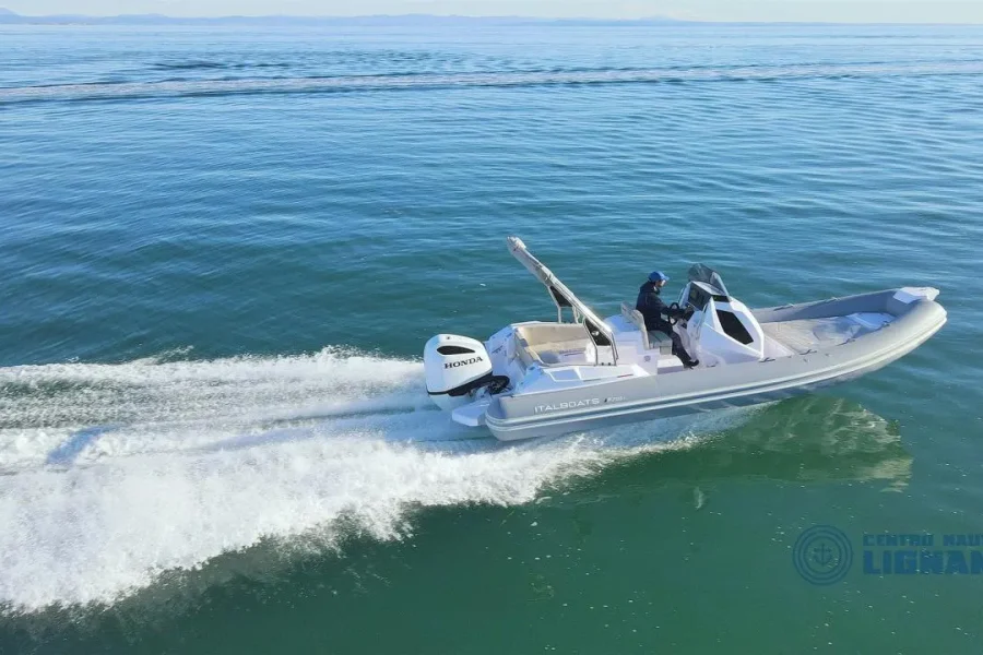 Lagos - Rent a Boat - Italboats 700 Predator