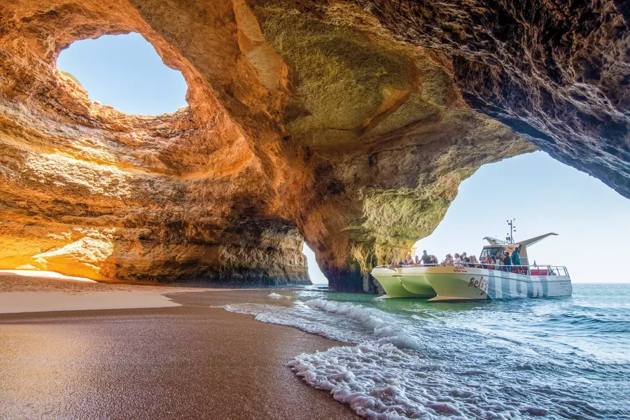 From Vilamoura : Benagil Caves & Dolphins – Catamaran